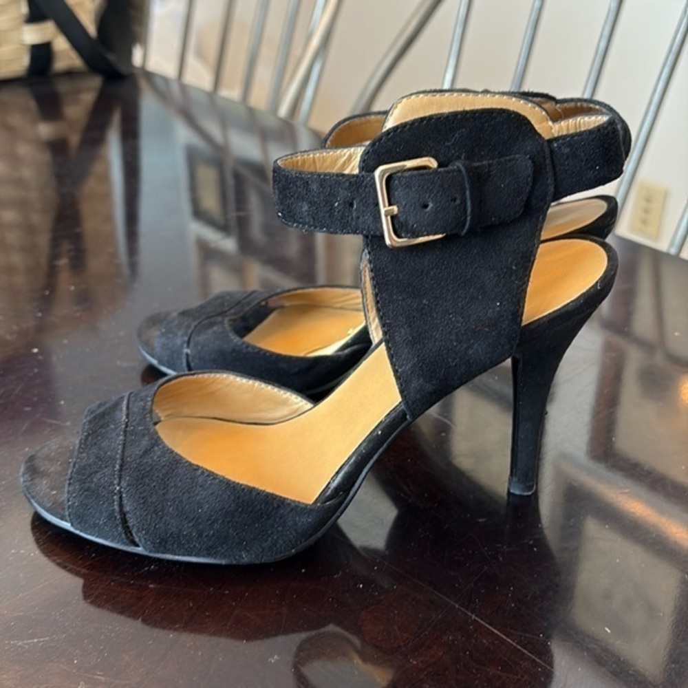 🫑 Nine West black suede peep toe ankle strap heels